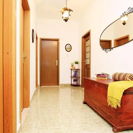 Remarkable 5-Bed Villa In Labin Labin (Dalmatia)