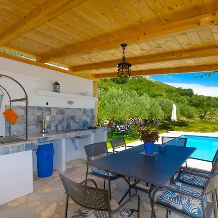 Remarkable 5-Bed Villa In Labin