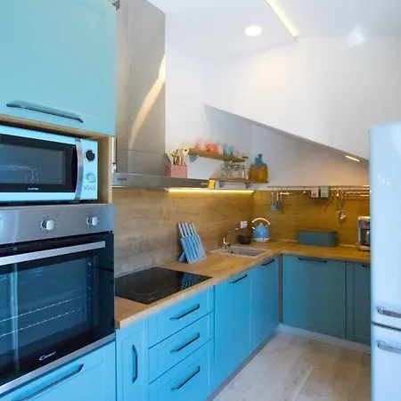 Villa Remarkable 5-Bed Villa In Labin *