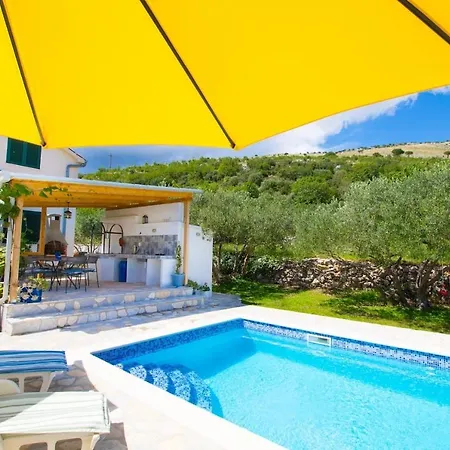 Villa Remarkable 5-Bed Villa In Labin