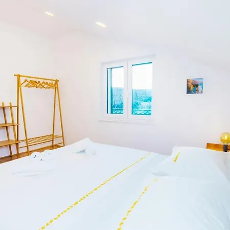 Remarkable 5-Bed Villa In Labin