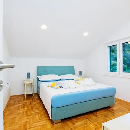 Villa Remarkable 5-Bed Villa In Labin *